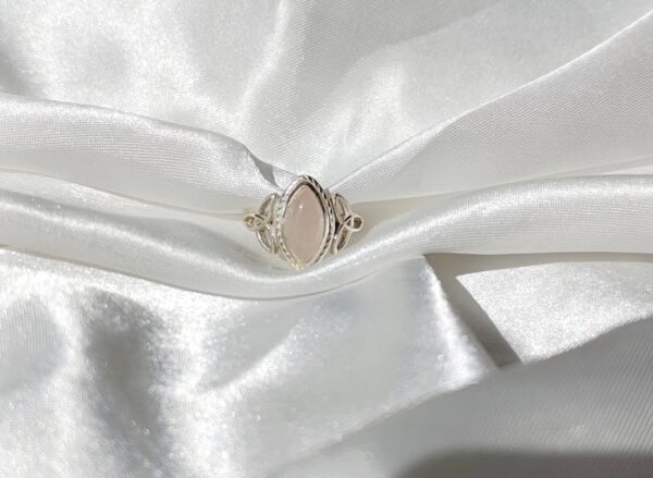 Anillo Plata Cuarzo Rosa "TRIQUETA" | Amor
