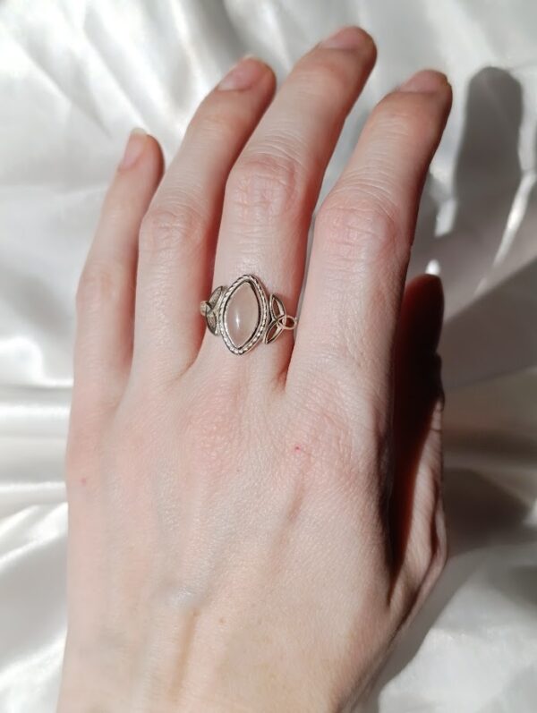 Anillo Plata Cuarzo Rosa "TRIQUETA" | Amor - Imagen 3