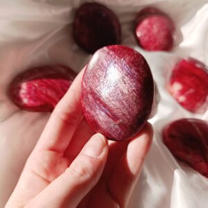 Palm Stone/Corazón Piedra luna roja | Feminidad