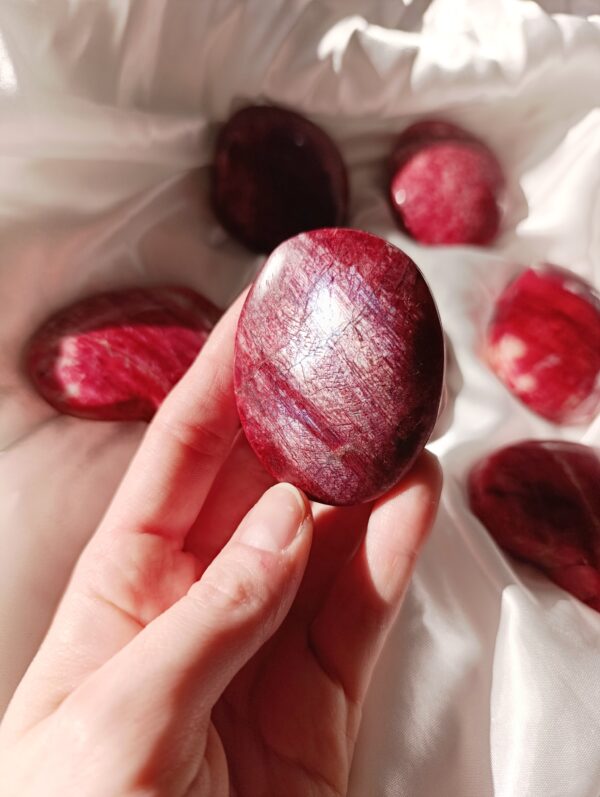 Palm Stone/Corazón Piedra luna roja | Feminidad