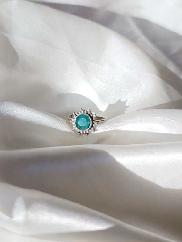 Anillo Plata Esmeralda corindón "AKEMI" | Meditación