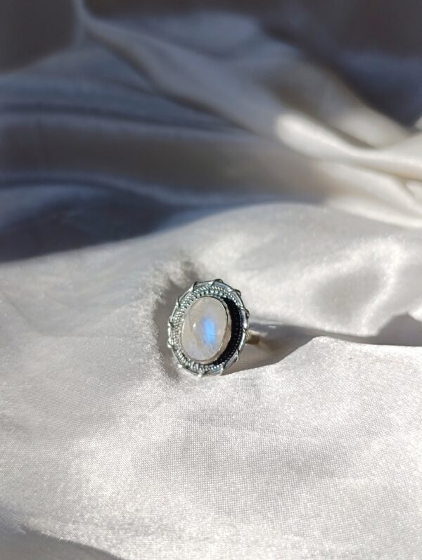 Anillo plata piedra luna "MAKTUB" | Intuición